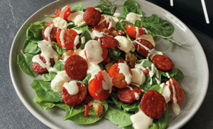 SAŁATKA NA SZPINAKU Z CHORIZO 220 g